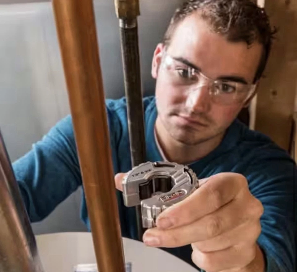 RIDGID 1 in. C-Style Copper Pipe & Tubing Cutter 57013 C10 – 1” Tool - Image 3 of 4