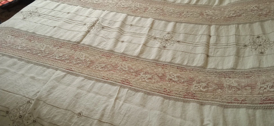 nappe  220x280 cm  en lin brodé main - Photo 3/4