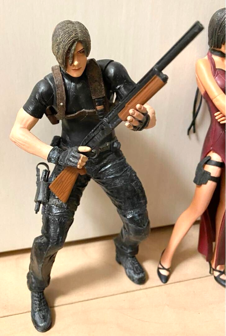 NECA Resident Evil 4 Biohazard Leon S. Kennedy & Ada Wong NECA Resident Evil 4 Biohazard Leon S. Kennedy & Ada Wong