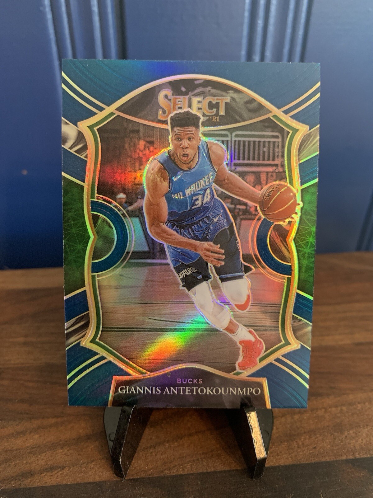 2020-21 Panini Select Concourse Silver Holo Prizm Giannis Antetokounmpo Bucks