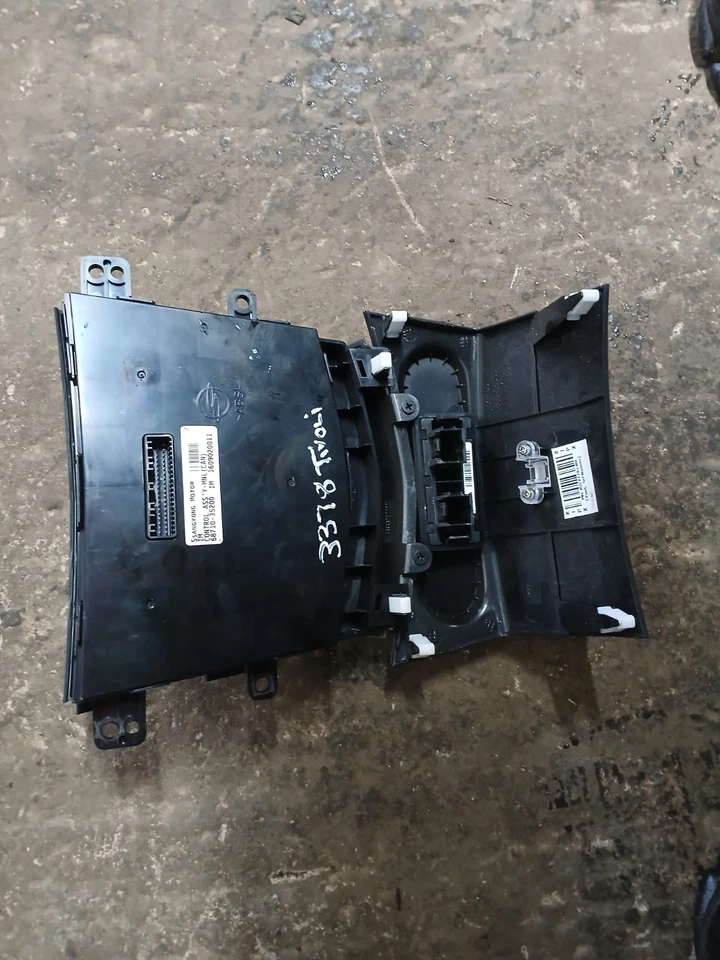 SSANGYONG TIVOLI HEATER CONTROLS 68710-35200 2017 ~ - Image 2 of 3