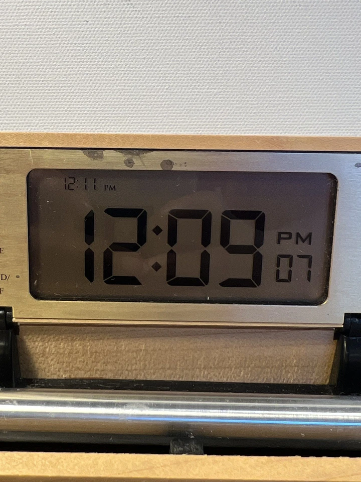 El Despertador Digital Zen Now & Zen 2005 Estuche de Madera Tiempo Funciona Timbre No Foto 2 de 4