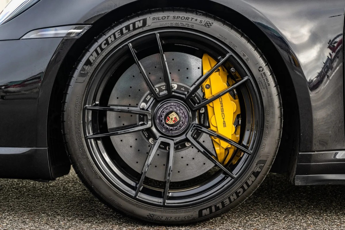 Porsche Carrera 911 Turbo S 992 20