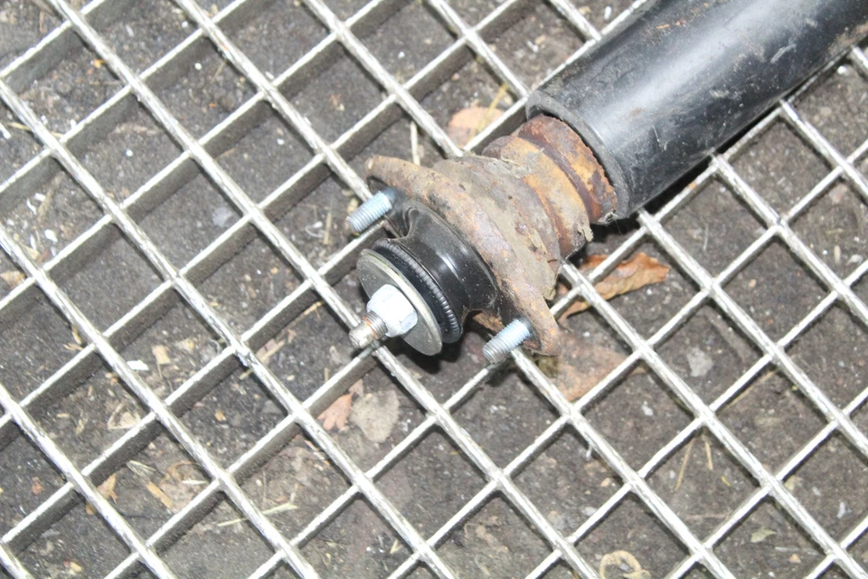 BMW Z4 Coupe E86 6777029 Amortisseur Arrière Droit 3.00 Petrol 190kw 22946874 - Photo 2/4