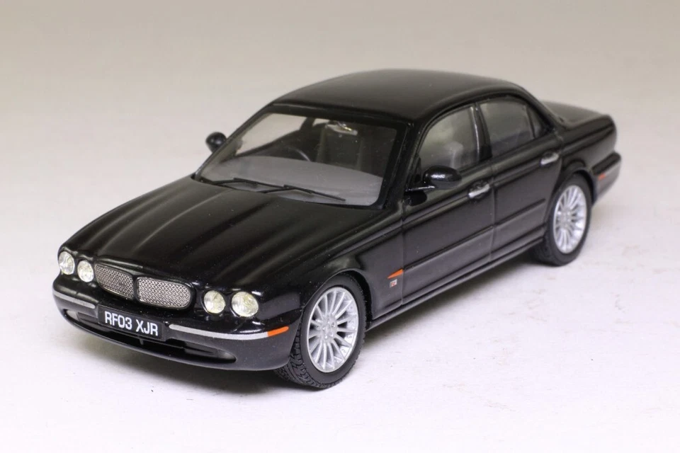 JAGUAR XJR EBONY VANGUARDS VA09103 1/43 GREAT BRITAIN NEW CORGI RHD X308 1997 - Photo 4/4