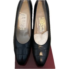 SALVATORE FERRAGAMO BLACK CALF LEATHER PUMPS - 9 AA - MADE IN ITALY Classic