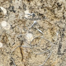 Apple EarPods White In-Ear Headphones 3.5mm Jack Double Earpiece