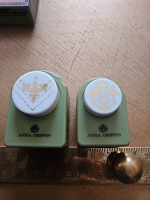 2 Anna Griffin Papierstanzer Fleur De Lis und Flourish