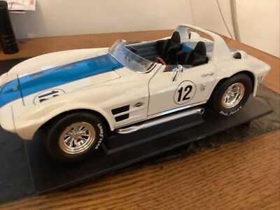 1 18 Road Signature 1964 Corvette Grand Sport Red Die Cast Model
