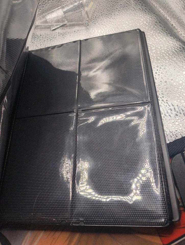 Monster Protectors Black 9 Pocket Side Loading Binder 20 pg 360 cartões usados - Imagem 4 de 4