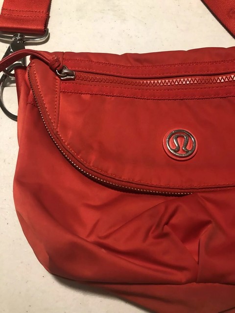 lululemon fixed strap sling bag