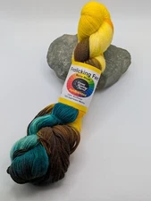 1 SKEIN DONE ROVING FROLICKING FEET 100% SW MERINO FINGERING WT YARN SUNFLOWER