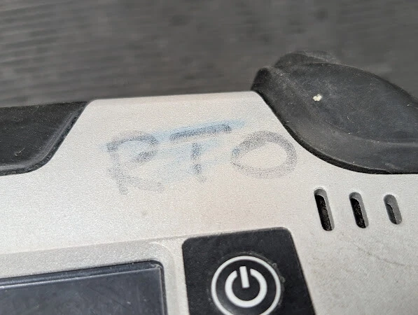 FARA Tablet T8000 - Für Teile, Gebrauchsspuren, Keine Zubehörteile - Bild 2 von 4