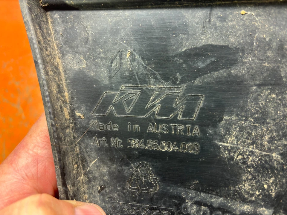 Right Side Air Filter Box Cover  KTM 625 SXC 640 LC4 99-06 - Image 3 of 3