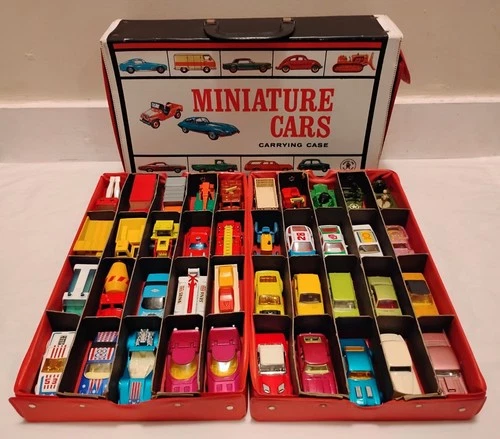 Vintage 1966 Matchbox carrying case with 40 Cars 💥Excellent Condition!!!💥