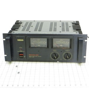 Yamaha Professional Series Model P-2200 Natural Sound Power Amplifier 2-Channel
