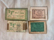 Lotto ganci mustad vintage e 2 scatole ad anelli divisi totem