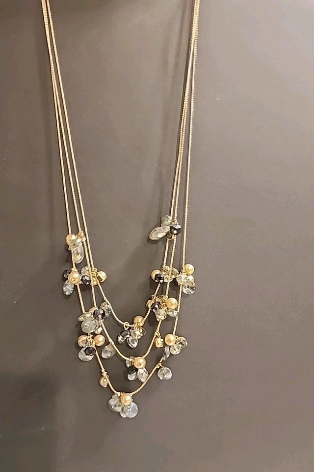 Collar Kenneth Cole vintage de 3 capas gris ahumado, cristal negro y dorado Foto 3 de 4