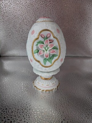 VTG Porcelain Egg Pink Lily Gold Accents With Stand Lenox ''1990'' Read Desc