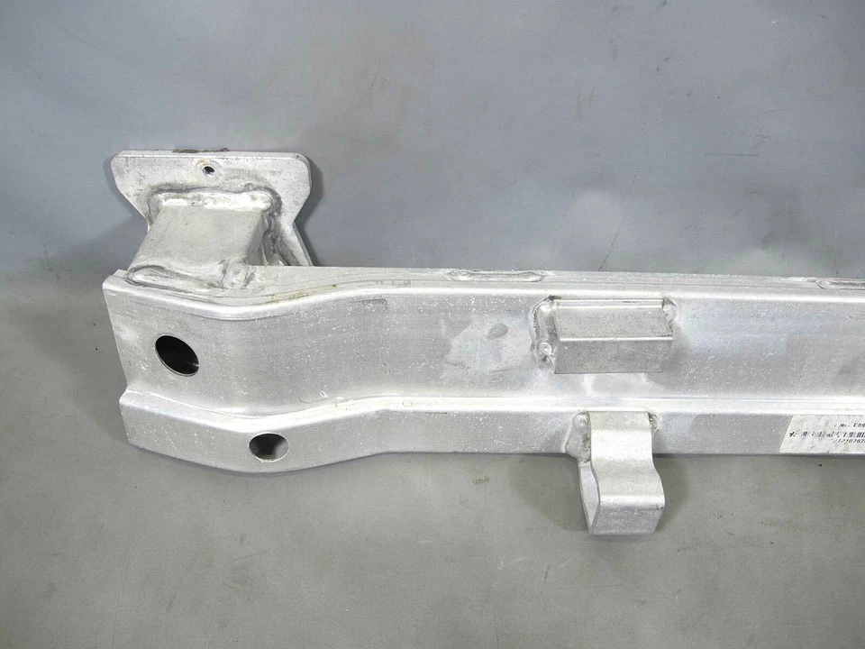 Barra de refuerzo de parachoques trasera BMW E89 Z4 Roadster de fábrica 2009-2016 usada Foto 2 de 4