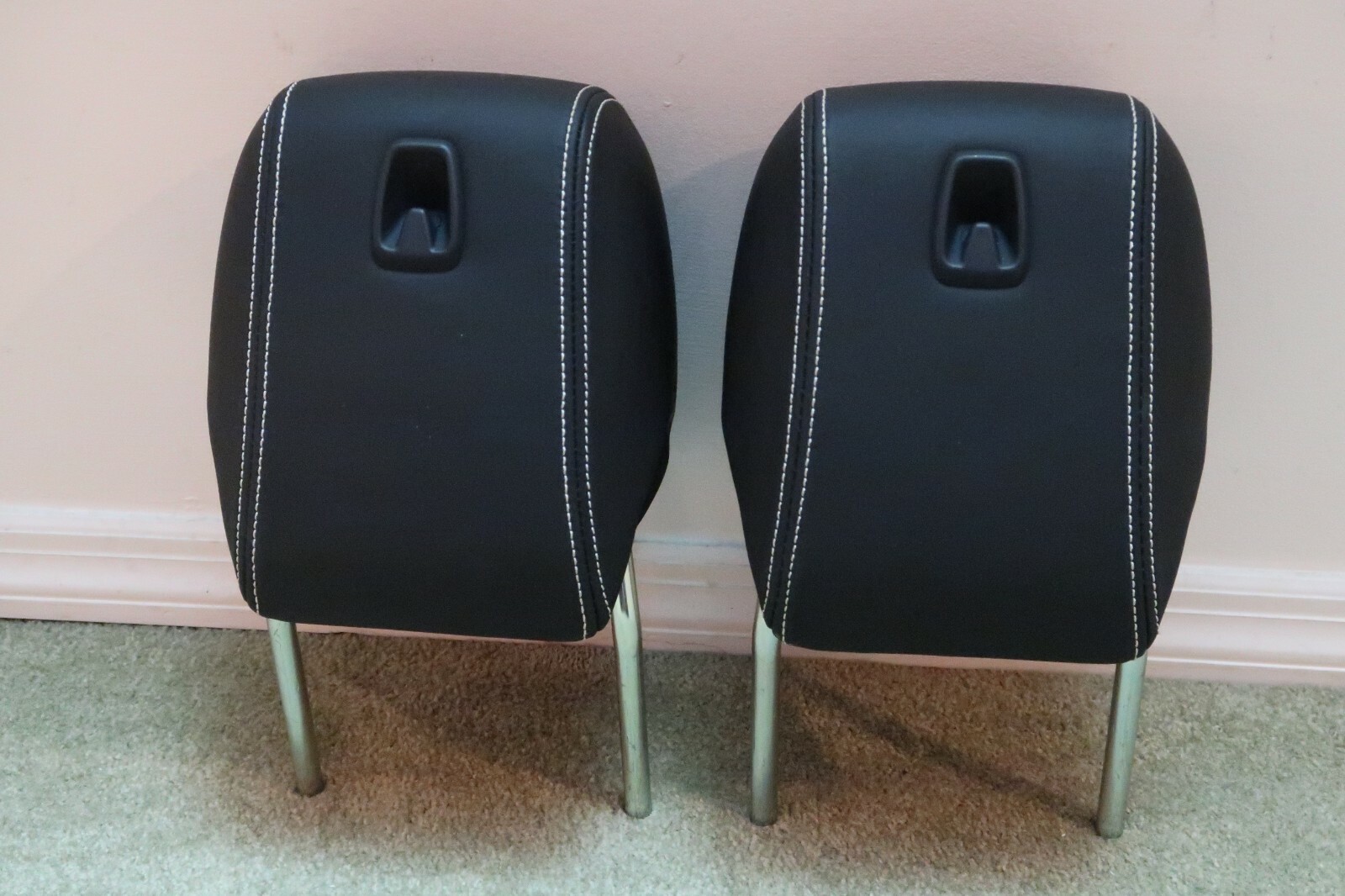 FERRARI 458 HEADREST HEAD REST DRIVERS & PASSENGER SIDE IN EXCELLENT CONDITION