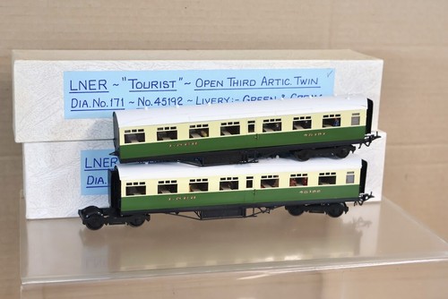 COMET MODELS KIT GEBAUT LNER GRÜN CREME TOURIST ARTIC TWIN OPEN 3. COACH 45192 | Zustand: Used