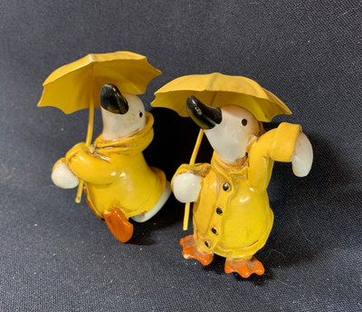 (BEO) Set of 2 ''Rainy Day'' Resin Ducks with Umbrellas and Raincoats 3.5'' tall