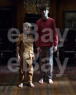The Haunting of Hill House (TV) 10x8 Foto Paxton Singleton, Julian Hilliard