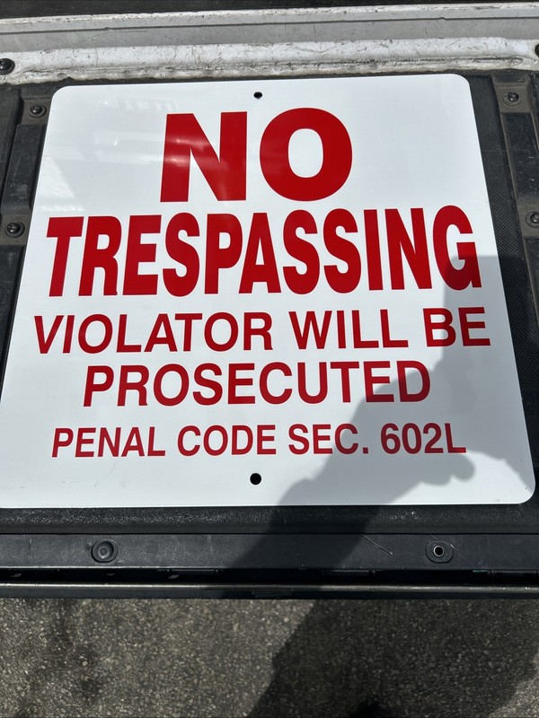 18"x18" Metal No Trespassing Sign