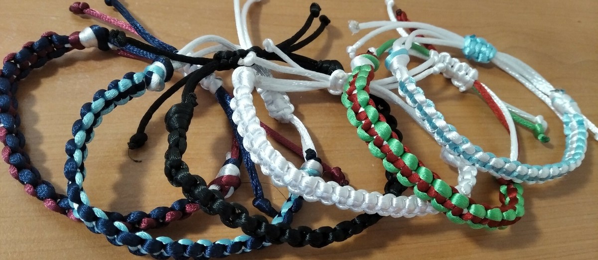 Pulsera Artesanal De Macramé Con 