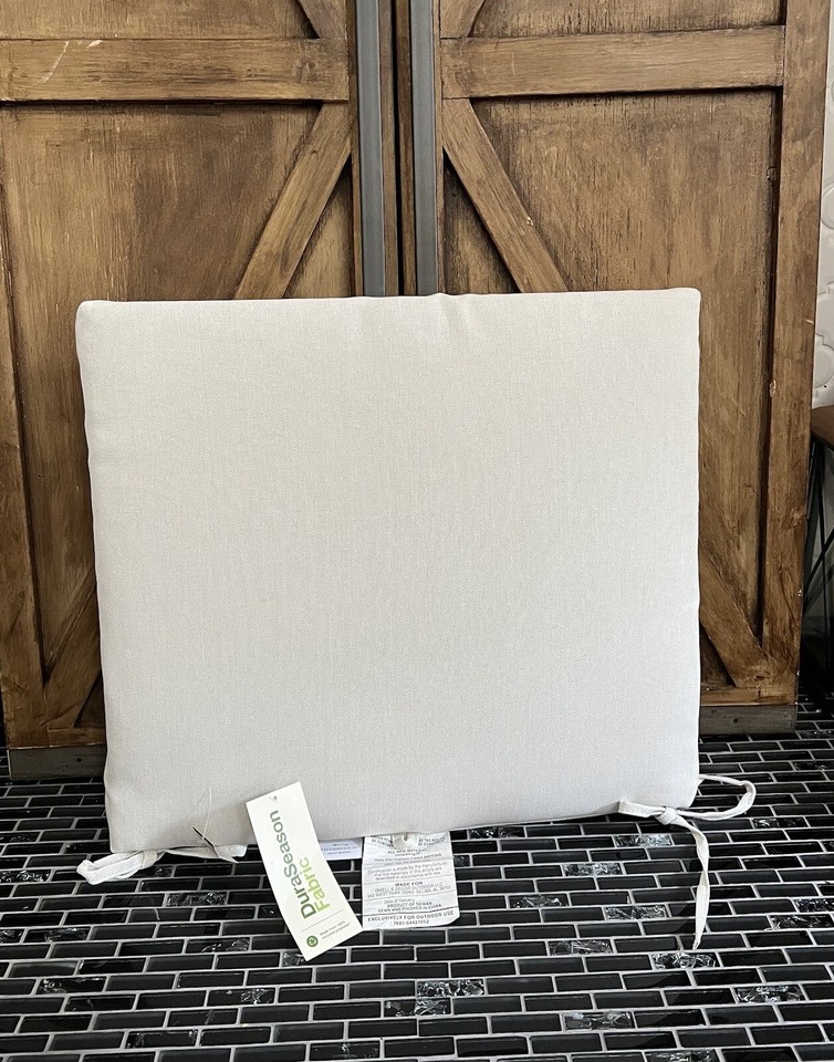 DuraSeason Fabric Outdoor Chair Cushion Linen Threshold Brand New