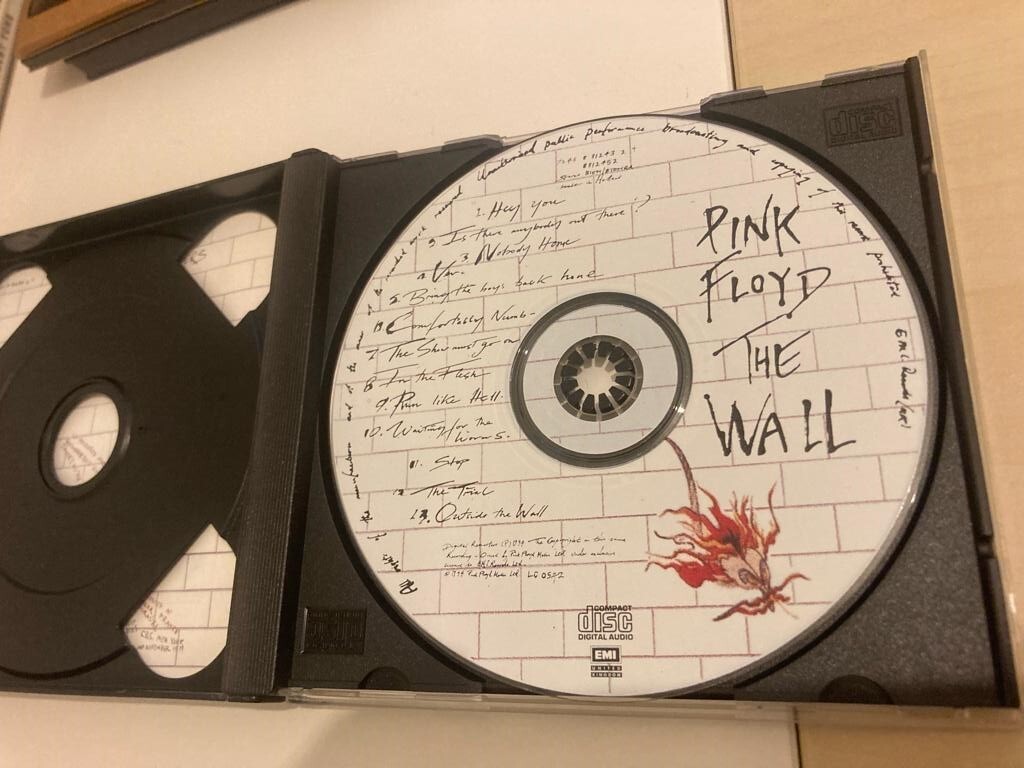 pink Floyd the wall music collectors UK 2 CD in box An in-depth