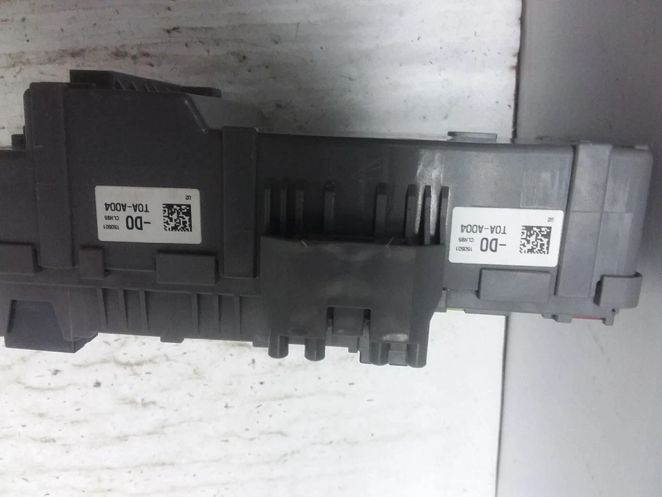 Caja de conexiones de fusibles de cabina Honda CR-V T0A-A004 2015 Foto 3 de 4