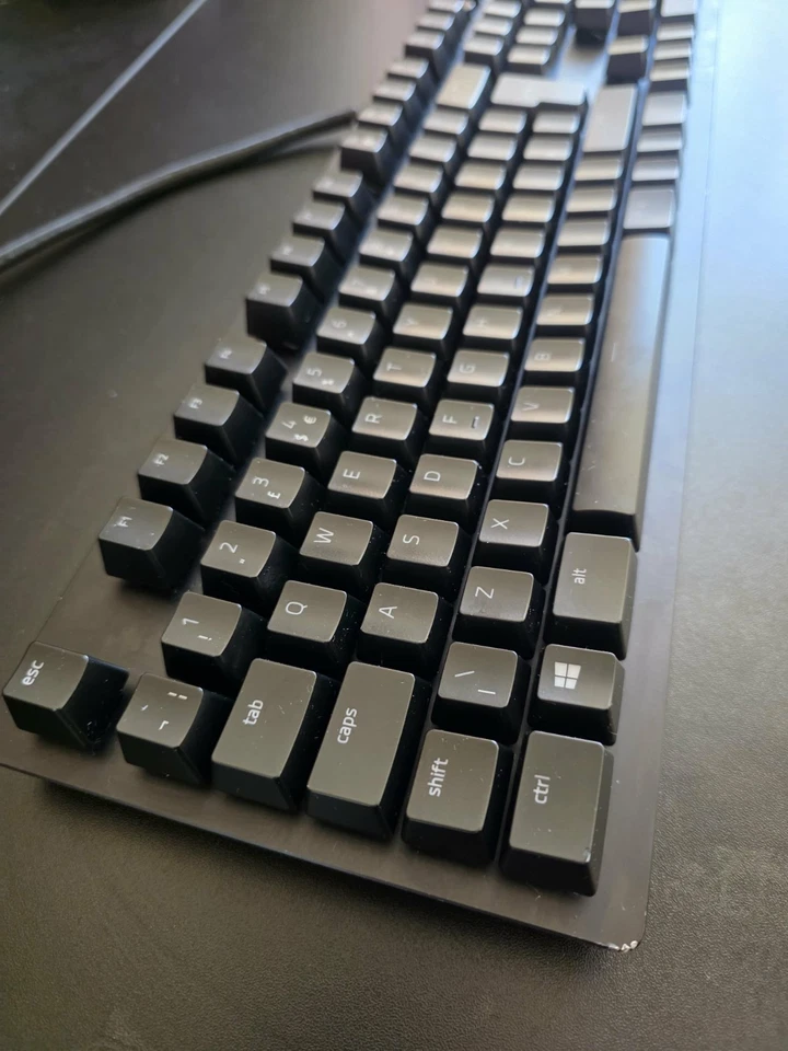 Razer Huntsman Elite Opto-Mechanical Gaming Keyboard (Purple Clicky Switches) - Image 2 of 4