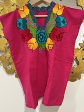 MUJER FRIDA BLUSA MEXICANA BORDADA HECHA A MANO MEDIANA FLORES FUSHIA NUEVA