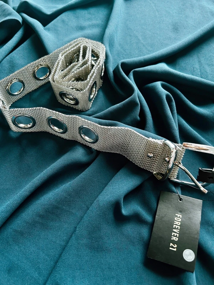 forever 21 cinturón plata Foto 4 de 4