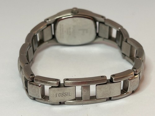 Working Vintage Ladies Silver Fossil Quartz Watch BO - Picture 4 of 9