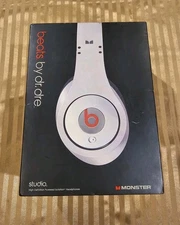 PRE OWNED BLACK BEATS BY DR. DRE STUDIO W/ MONSTER CABLE WITH BOX AND CASE
