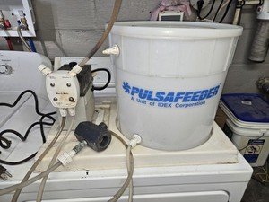 Pulsafeeder SR110 pump, 115VAC, .37A, 100PSI max, 12 GPD Chemical Tank & Stand