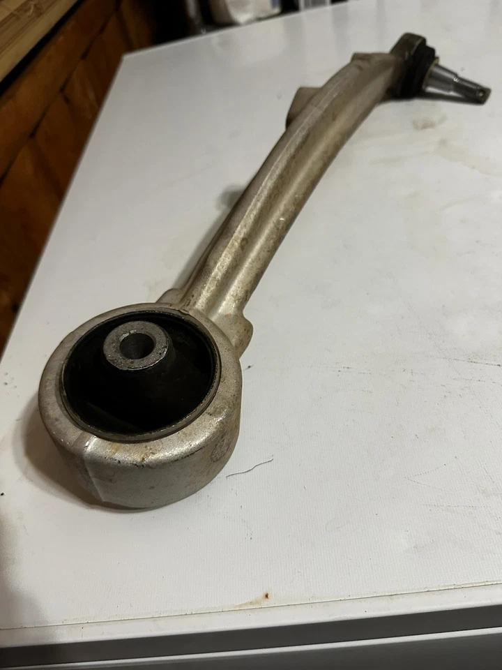 Brazo de control delantero superior derecho fabricante de equipos originales Hyundai Equus Signature 2016 Foto 2 de 4