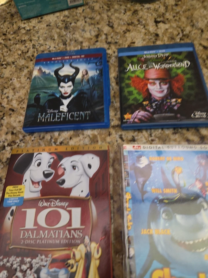 Disney DVDs LOT OF 4-  Maleficent, Shark Tale 101 Dalmations Alice In Wonderland Foto 2 de 4
