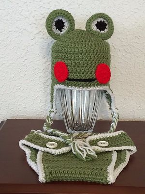  CROCHETED INFANT FROG DIAPER SET/PHOTO PROP 0-6 MONTHS ACRYLIC RED HEART YARN