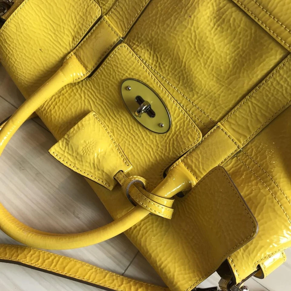 Bolso de Cuero Mulberry Bayswater Mini Turnlock Solapa Amarillo H20 x W30x D16 cm Foto 2 de 4