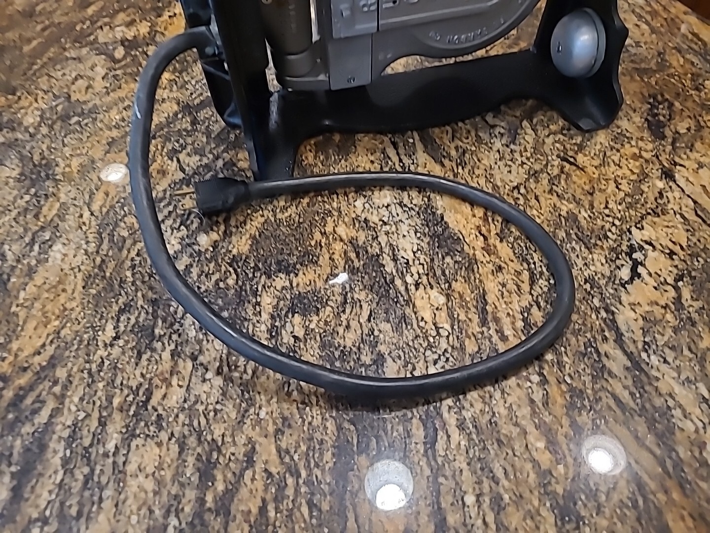 CARBON'S GOLDEN MALT WAFFLE MAKER, RUGGED FS CARBON USA, FAST COMMERCIAL, 110v