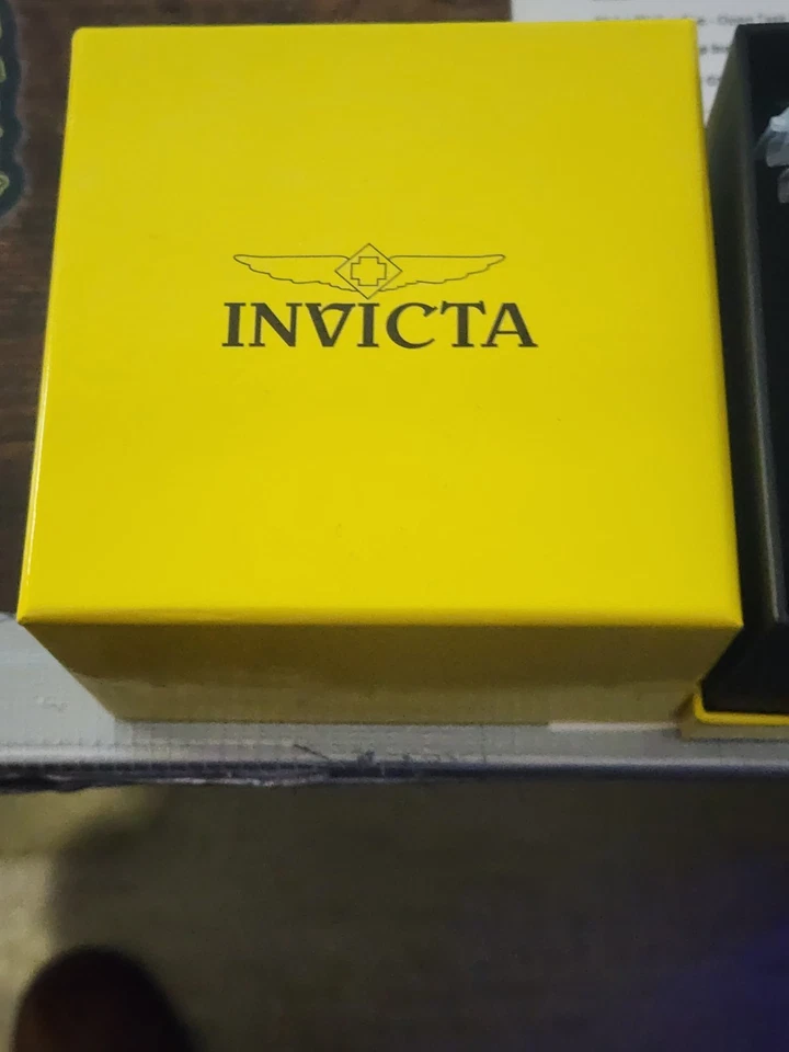 Reloj Hombre Invicta Reserve Swiss Ronda 8040.N Calibre 48mm. Dorado y verde. 🔥 Foto 3 de 4