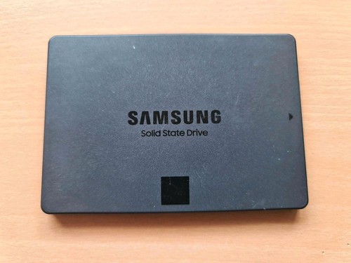 Samsung 870 QVO 1TB 2,5 Zoll SATA III Interne SSD Festplatte (MZ-77Q1T0BW)