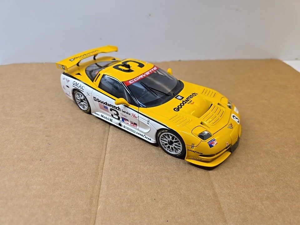 1/18 Minichamps Chevrolet Corvette C5R 2000 LeMans Car