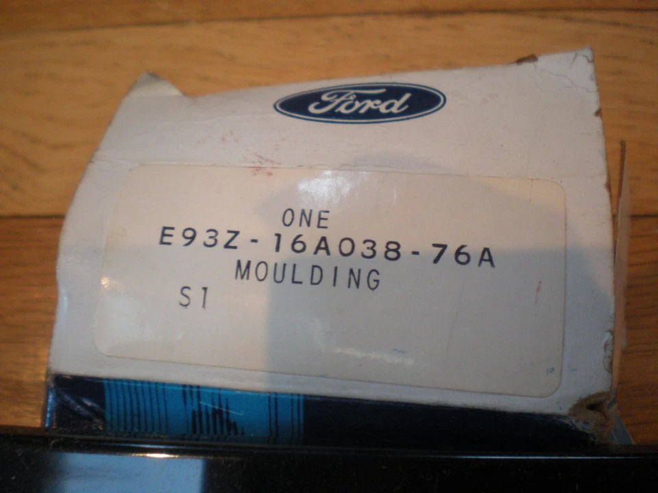 NOS 1989 1990 FORD TEMPO FRONT FENDER UPPER MOULDING - Image 2 of 3