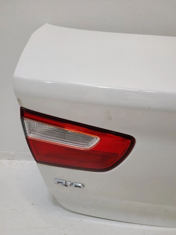 12-17 KIA RIO Trunk Hatch Tailgate Sedan Without Keyless Entry White Foto 4 de 4