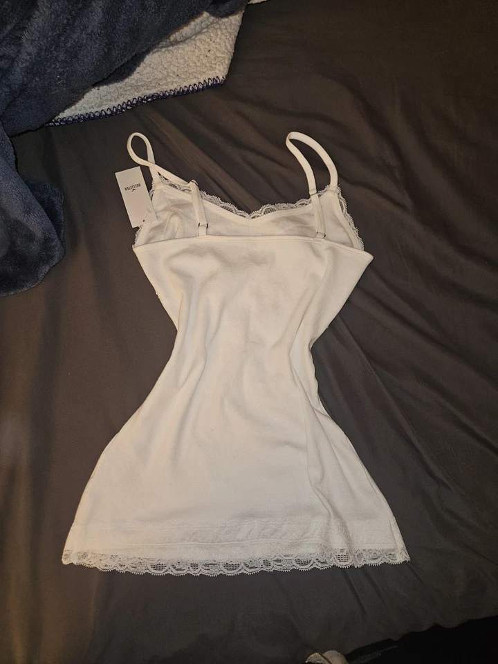 Camiseta sin mangas Hollister Co. blanca talla mediana correas de espagueti súper elástica suave Foto 2 de 2